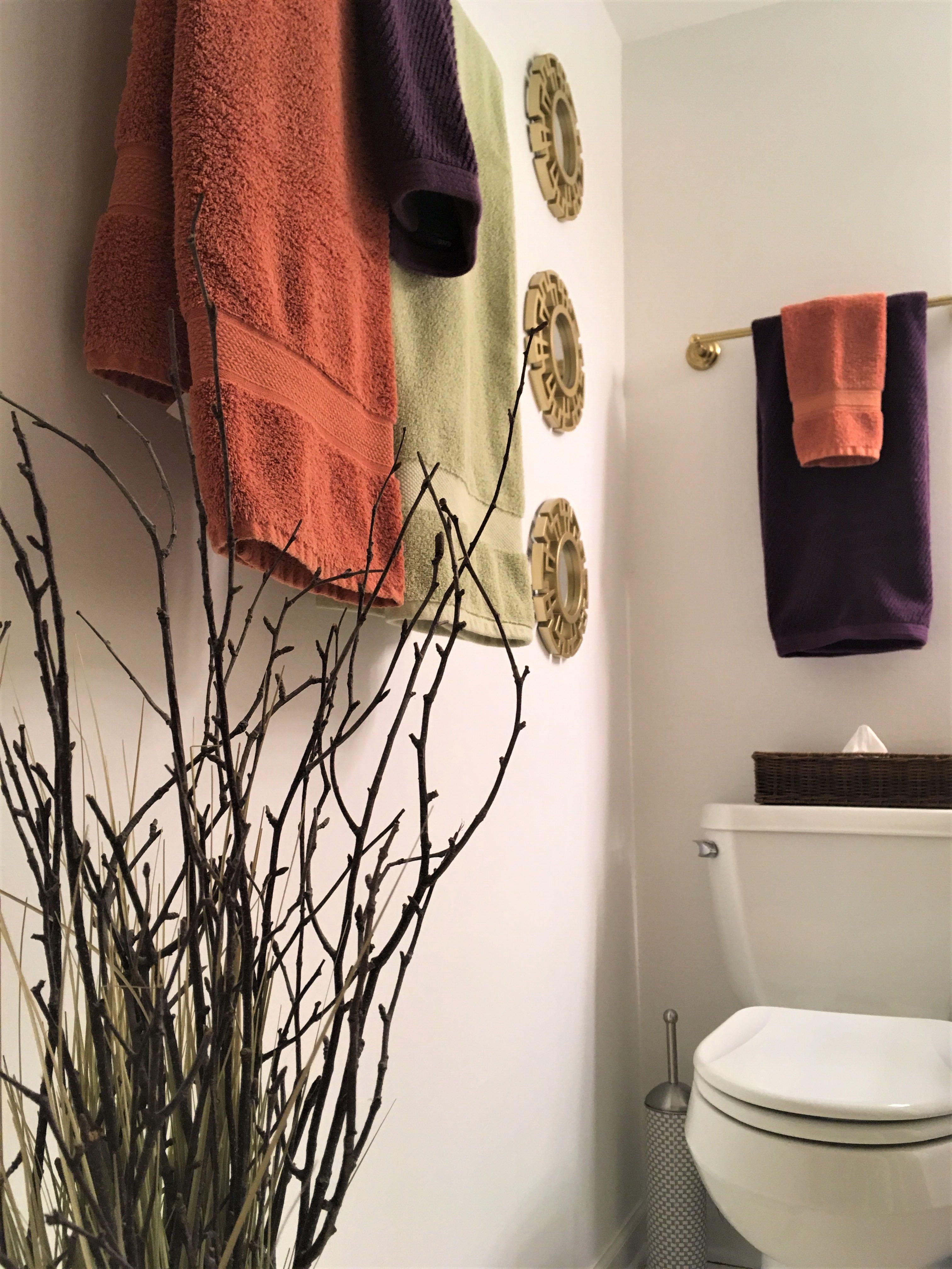 Ideas on how you can decorate your bathroom for the fall season.
